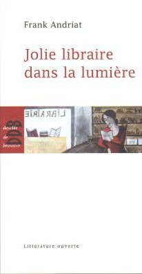 Jolie libraire dans la lumière